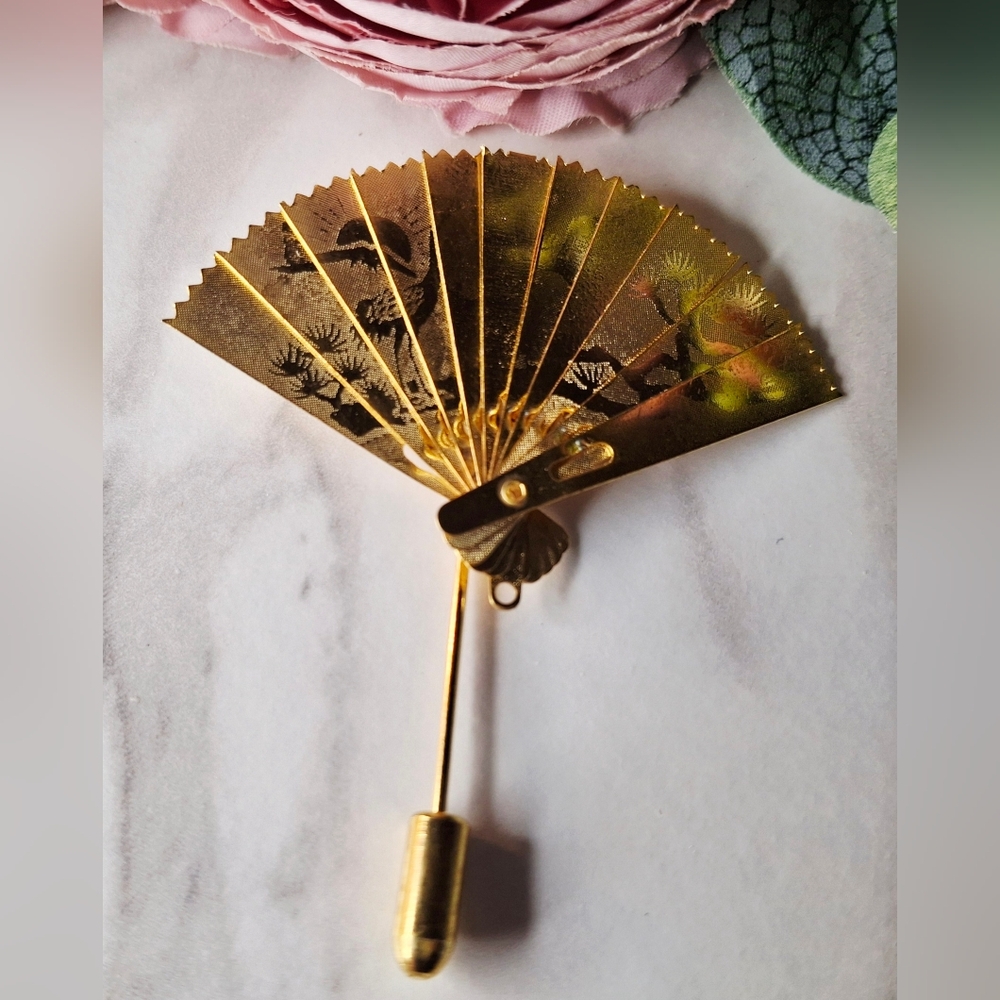 Vintage 80s ✨️🏮Golden Fan Brooch Pin